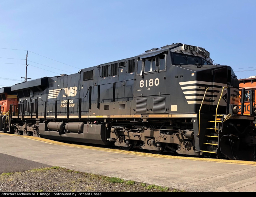 NS 8180